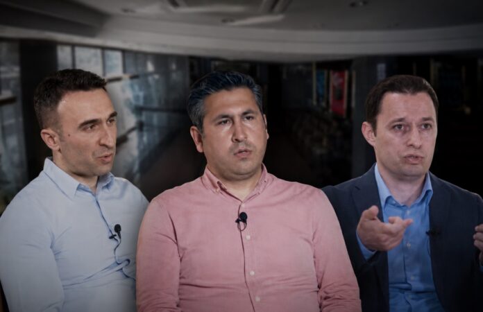 Beştepe belgeselinde (soldan sağa) Yaşar Tarım, Osman Elmalıca ve Ümit Berber kendi yaşadıklarını anlattı. Beştepe belgeselinde (soldan sağa) Yaşar Tarım, Osman Elmalıca ve Ümit Berber kendi yaşadıklarını anlattı.