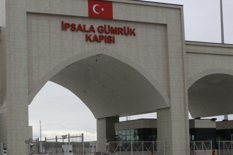 Yunanistan polisi, sınırda iki Türkiye vatandaşını 50 ruhsatsız tabancayla yakaladı