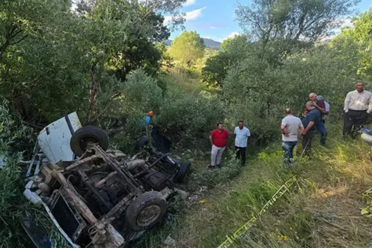 Bingöl’de kamyonet uçuruma yuvarlandı: 3 ölü, 2 yaralı