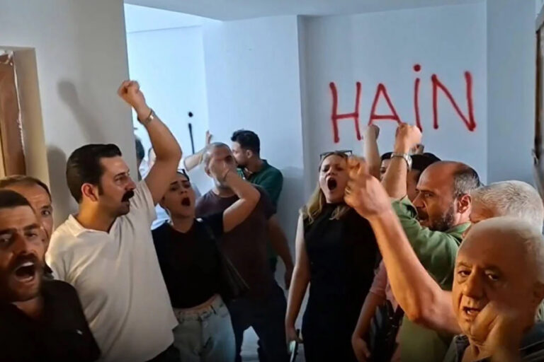 Mutlak butlan yönetimi CHP’nin il binasına çilingirle girdi
