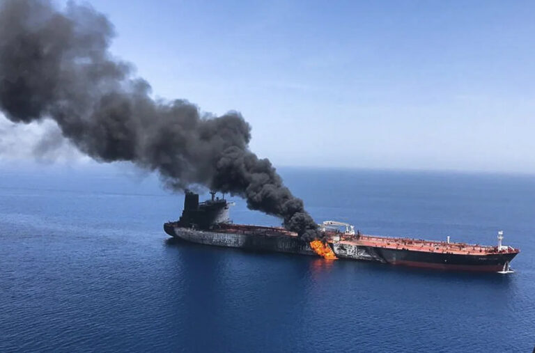 Kırılganlık sürüyor; Hürmüz’de tanker vuruldu, Brent 73 dolara yaklaştı