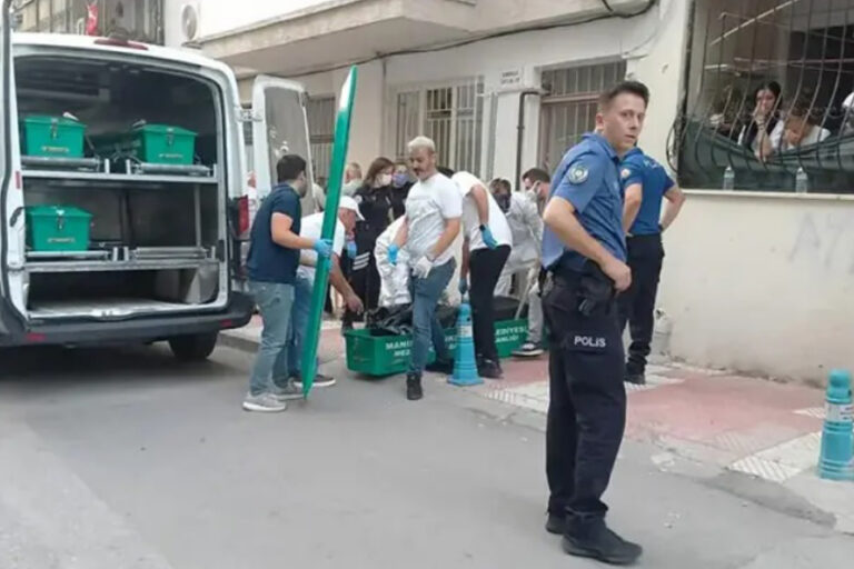Manisa’da korkunç olay: Kardeşinin cesediyle 2 gün yaşamış!