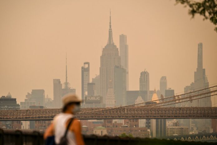 new-york-duman-kirli-hava-orman-yangini-kanada