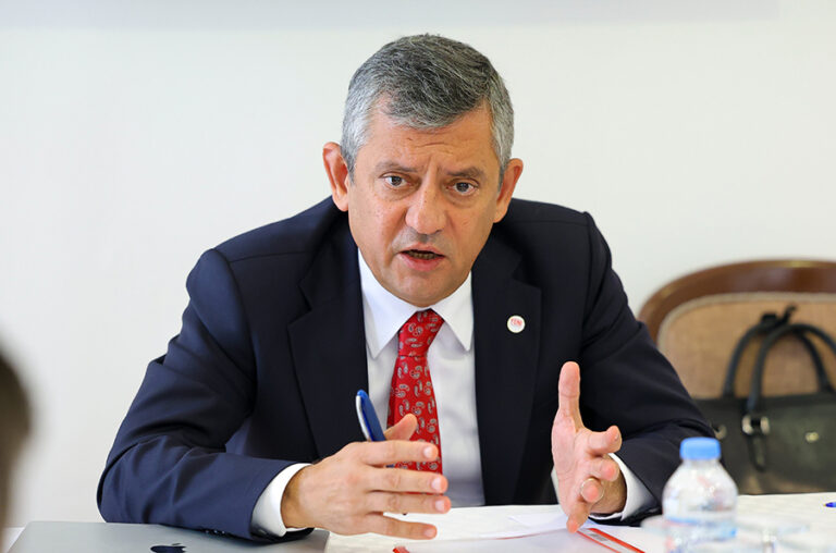 Özgür Özel’den af çıkışı: ”15 Temmuz darbe girişimine karışanlar, kadın cinayetleri, çocuk istismarı için değil ama…”