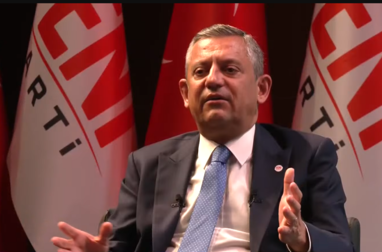 Özgür Özel’den ‘çerçeve yasa’ tepkisi: ”Metni sır gibi saklayıp, boş kağıtlara imza attırmak meselenin ruhuna aykırı”