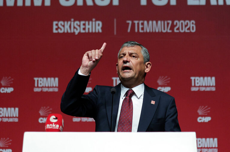 Özgür Özel: “Enseyi karartmayın, milleti seçeneksiz bırakmayacağız”