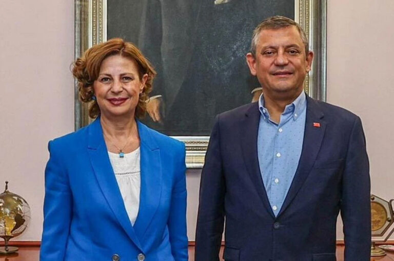 Eskişehir Büyükşehir Belediye Başkanı Ayşe Ünlüce YENİ Parti’ye katıldı