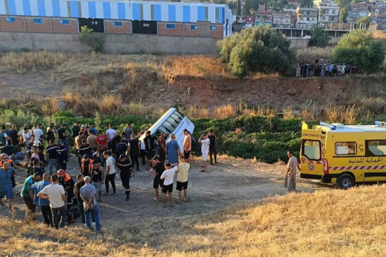 Cezayir’de yolcu otobüsü devrildi: 6 ölü, 22 yaralı
