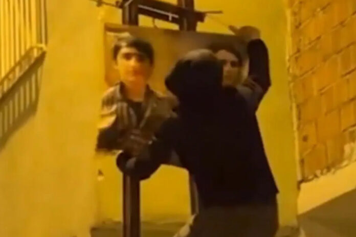 diyarbakır-pkk-poster-asma