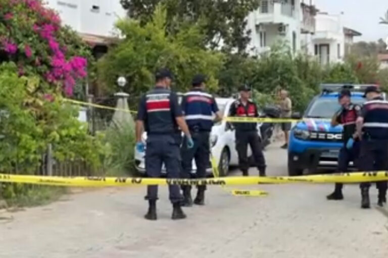 Fethiye’de aile faciası: Annesini öldürüp intihar etti