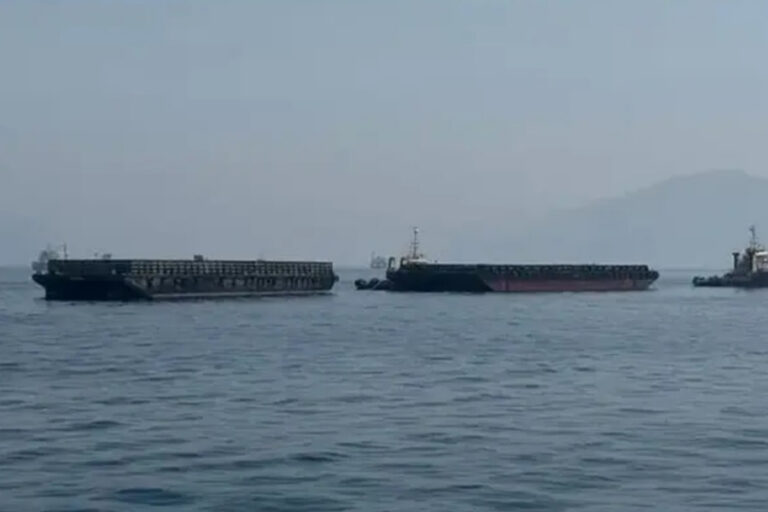 Hürmüz Boğazı’nda tanker vuruldu