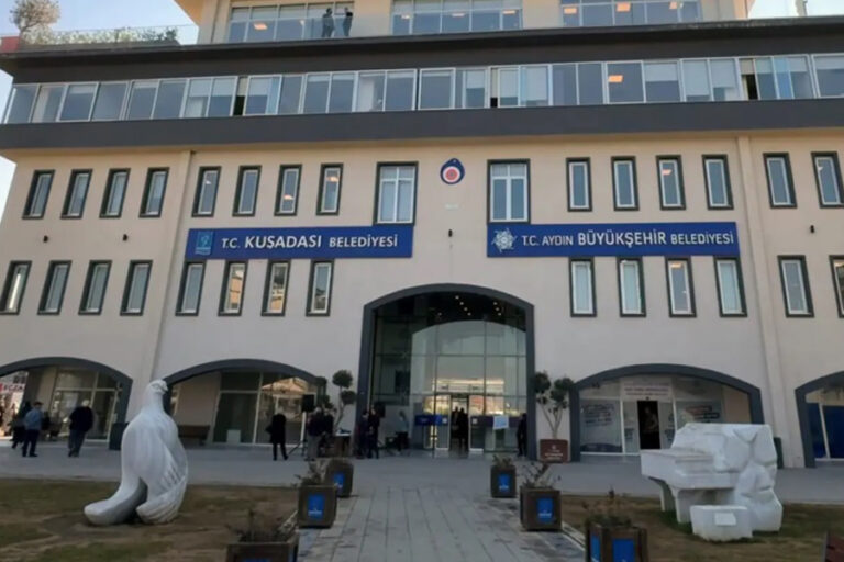 Kuşadası Belediyesi’ne operasyon: 14 kişi tutuklandı