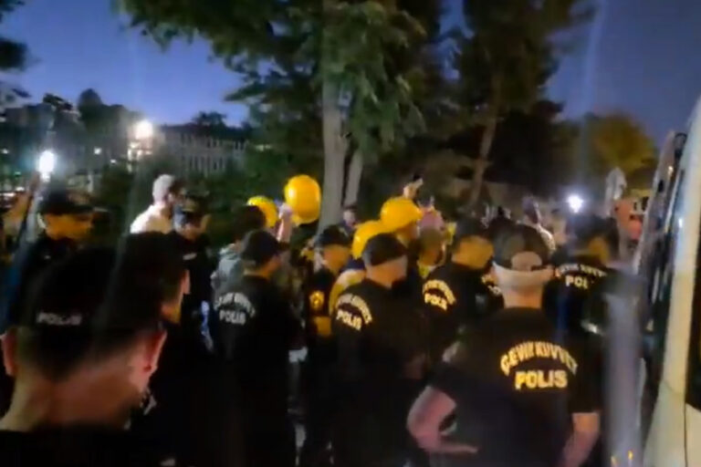 Bakanlık önünde madencilere polis müdahale etti: En az 100 madenci gözaltında!