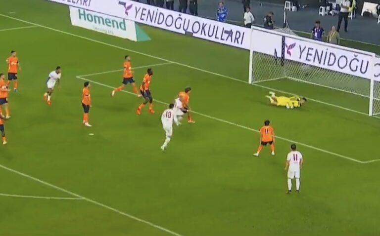 Galatasaray, Başakşehir deplasmanında 3 puanı son dakikada aldı