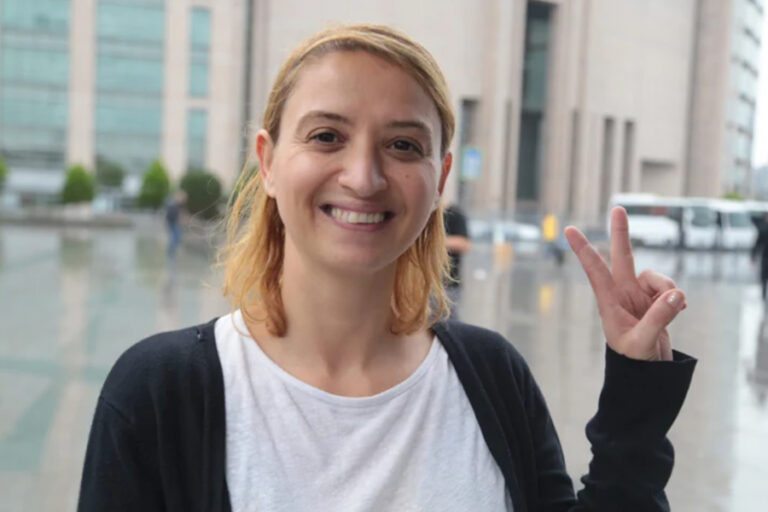 Gazeteci Pınar Gayıp tahliye edildi