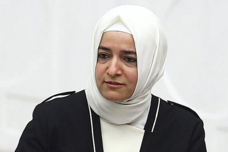 Borsada fon vurgunu: AKP Genel Başkan Yardımcısı Fatma Betül Sayan istifa etti